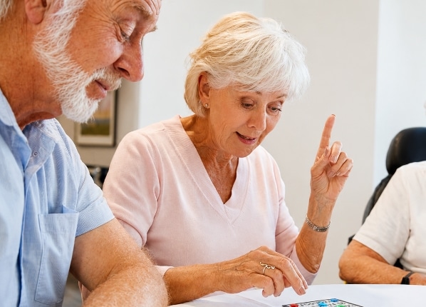 dame jouant au bingo